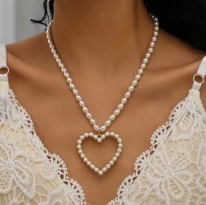 Elegant Faux Pearl Heart Statement Necklace